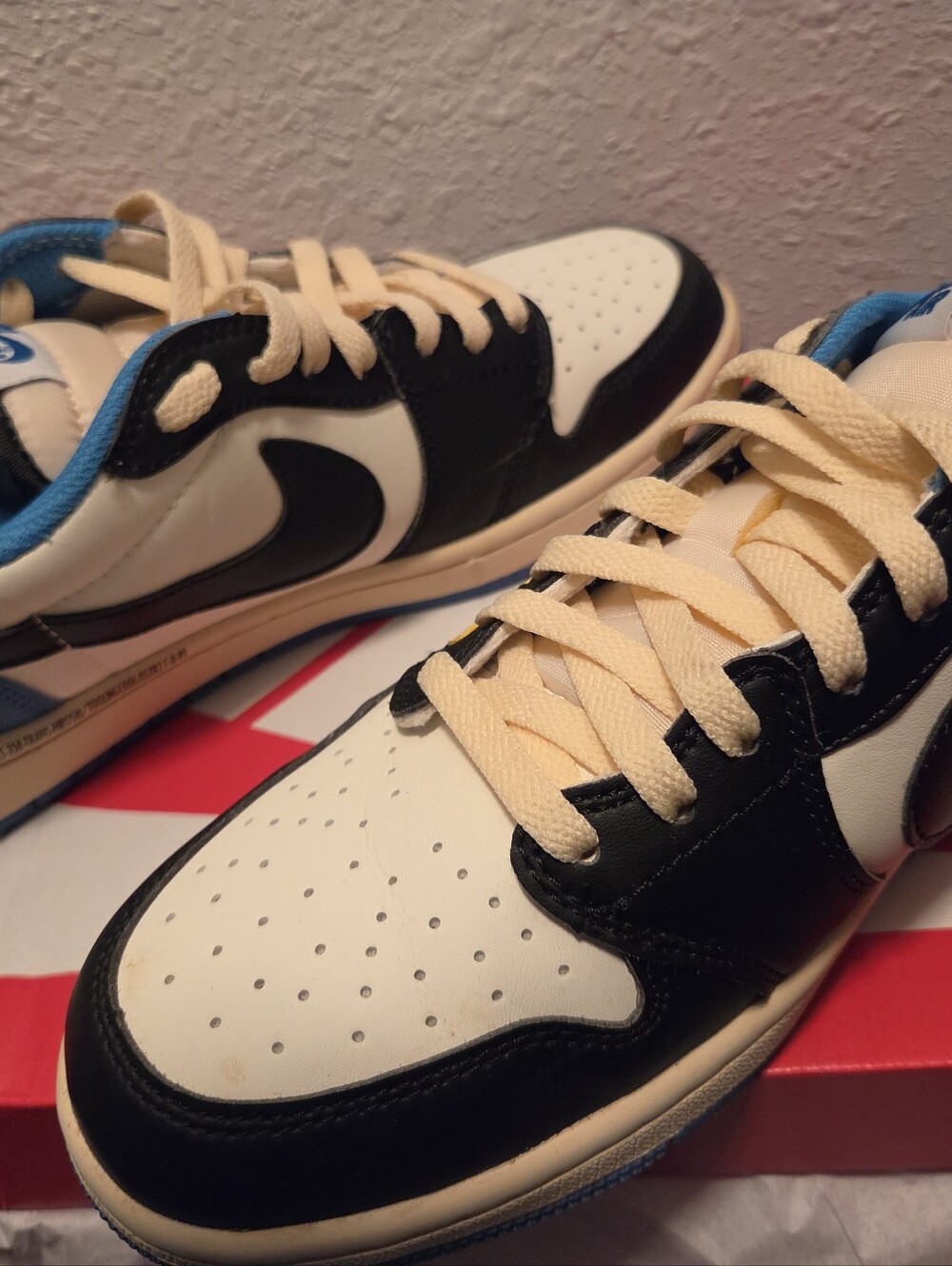  

Jordan 1 Retro Low OG SP Fragment x Travis Scott